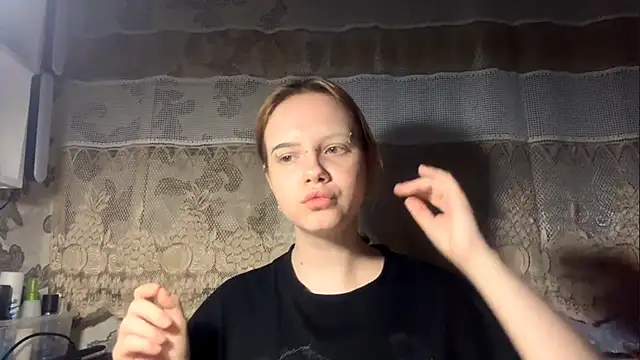 KrystenHoye online show from April 2026 04:10:01 PM