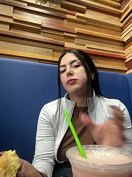 Cami olarte online show from April 2026 07:28:02 PM