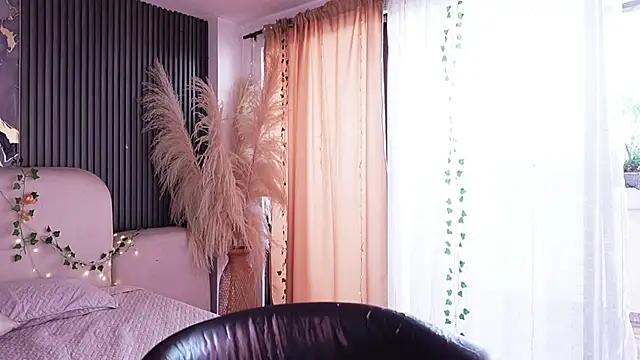 LilithLuxor  online show from April 2026 02:13:02 PM