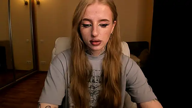 Snapshot of harley_kimm chatting on June 2026 05:17:02 AM harley kimm online show from June 2026 05:17:02 AM