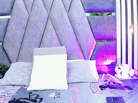 Snapshot of WinnieClarke chatting on March 2026 11:55:02 AM WinnieClarke online show from March 2026 11:55:02 AM