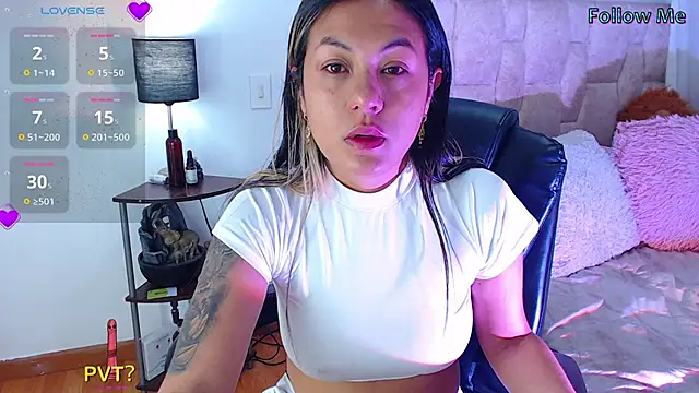 CharlottLee online show from April 2026 12:38:01 AM