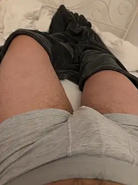 justin2787 online show from April 2026 11:00:01 PM