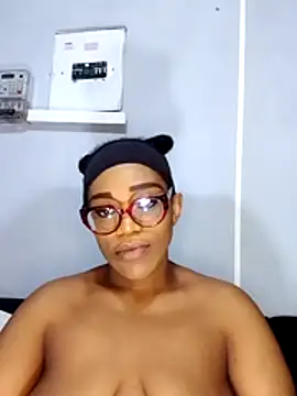 Snapshot of sultrydiva00 chatting on April 2026 06:24:01 PM sultrydiva00 online show from April 2026 06:24:01 PM