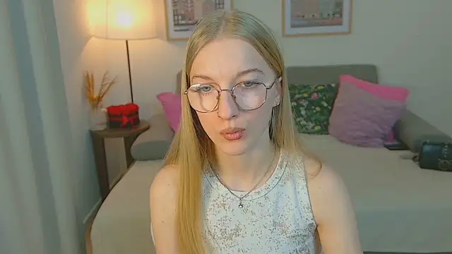 EvaEvis online show from April 2026 09:02:02 AM