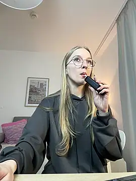 EvaEvis online show from April 2026 05:35:01 AM