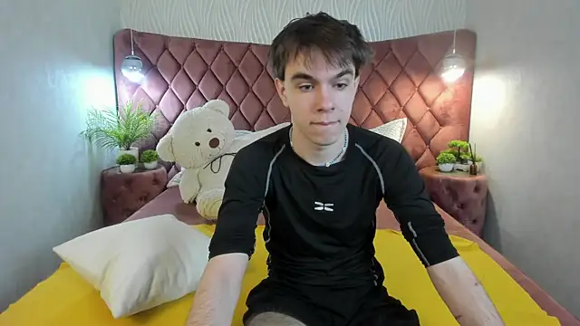 Snapshot of DaveBevy chatting on April 2026 06:19:01 AM DaveBevy online show from April 2026 06:19:01 AM