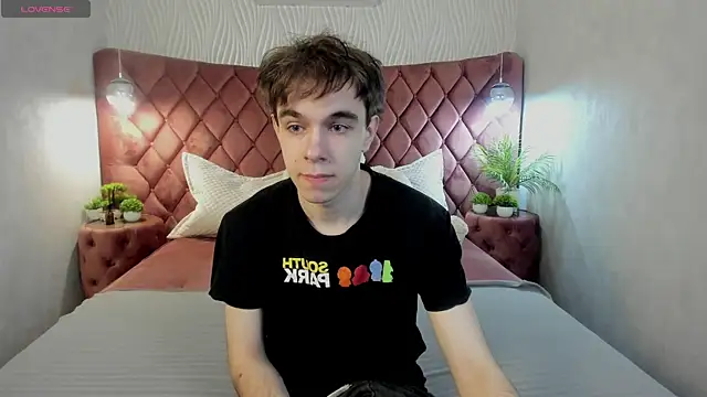 Snapshot of DaveBevy chatting on April 2026 05:14:02 AM DaveBevy online show from April 2026 05:14:02 AM