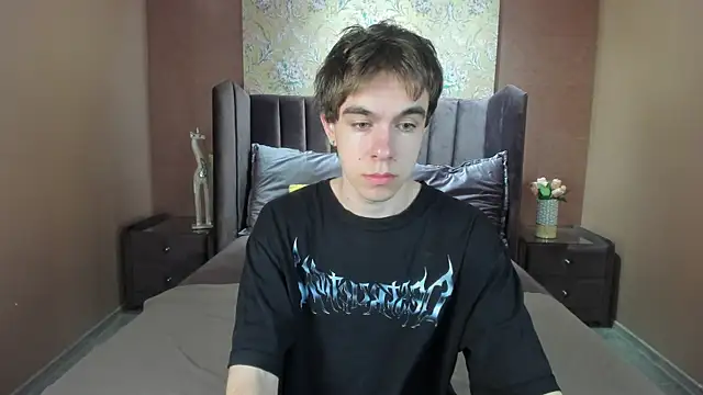 Snapshot of DaveBevy chatting on June 2026 07:55:01 PM DaveBevy online show from June 2026 07:55:01 PM