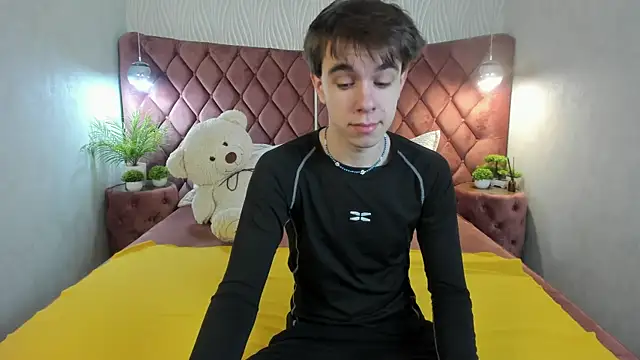 Snapshot of DaveBevy chatting on April 2026 05:20:02 AM DaveBevy online show from April 2026 05:20:02 AM