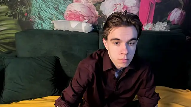 Snapshot of DaveBevy chatting on April 2026 05:33:02 AM DaveBevy online show from April 2026 05:33:02 AM