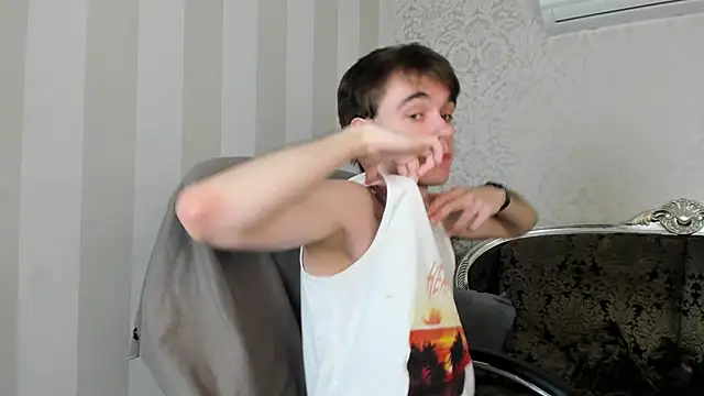 Snapshot of DaveBevy chatting on April 2026 07:45:01 AM DaveBevy online show from April 2026 07:45:01 AM