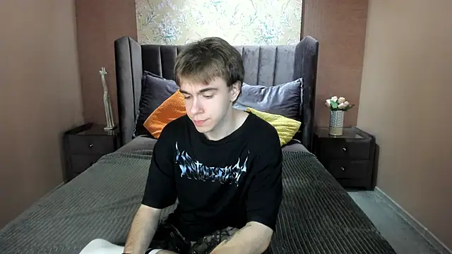 Snapshot of DaveBevy chatting on June 2026 07:41:02 PM DaveBevy online show from June 2026 07:41:02 PM