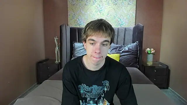 Snapshot of DaveBevy chatting on June 2026 07:44:02 PM DaveBevy online show from June 2026 07:44:02 PM