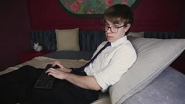 Snapshot of DaveBevy chatting on July 2026 08:28:01 PM DaveBevy online show from July 2026 08:28:01 PM