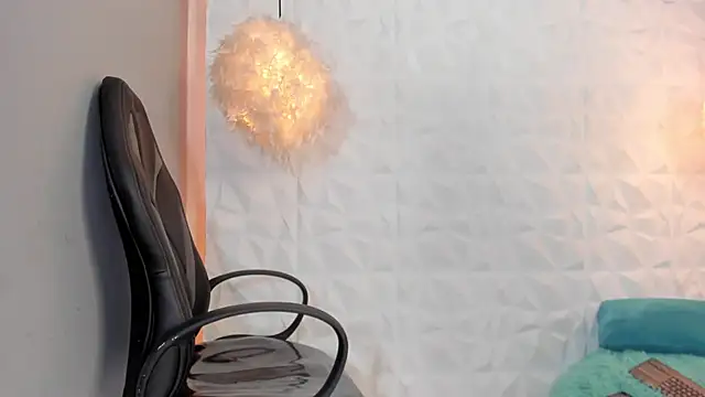 viollet saens online show from April 2026 07:33:01 PM