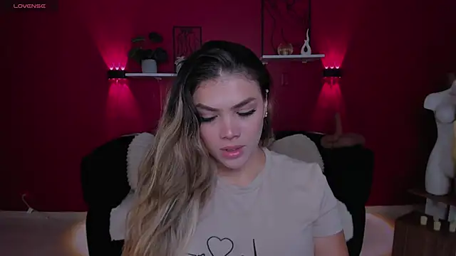 Snapshot of Sofia_Velvetx chatting on June 2026 01:22:01 PM Sofia Velvetx online show from June 2026 01:22:01 PM