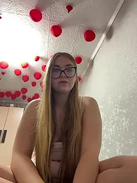 MissAuroraX online show from April 2026 10:00:02 PM