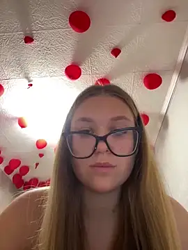 MissAuroraX online show from April 2026 06:01:02 PM