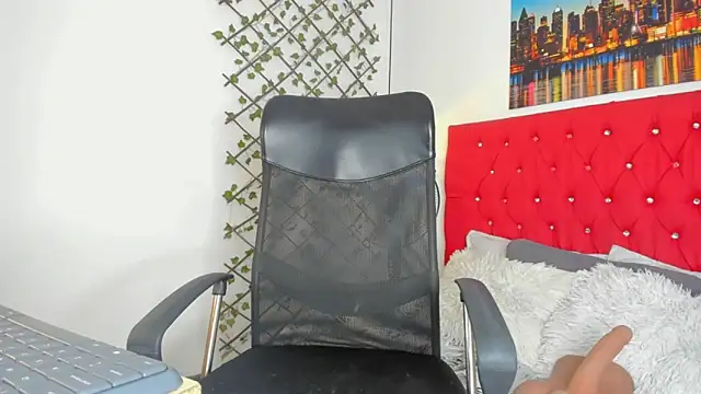 emily  dee online show from April 2026 01:07:02 PM