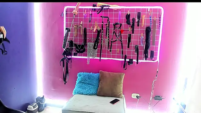 Mistress aurora bdsm online show from April 2026 07:25:02 PM