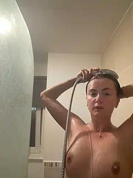 LolaSkyee online show from May 2026 09:12:01 PM