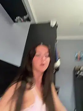LolaSkyee online show from May 2026 06:27:01 AM