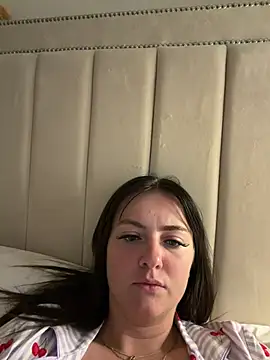 LolaSkyee online show from May 2026 06:39:02 AM
