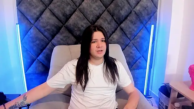 Snapshot of MatthewDavis_ chatting on April 2026 11:33:02 AM MatthewDavis online show from April 2026 11:33:02 AM