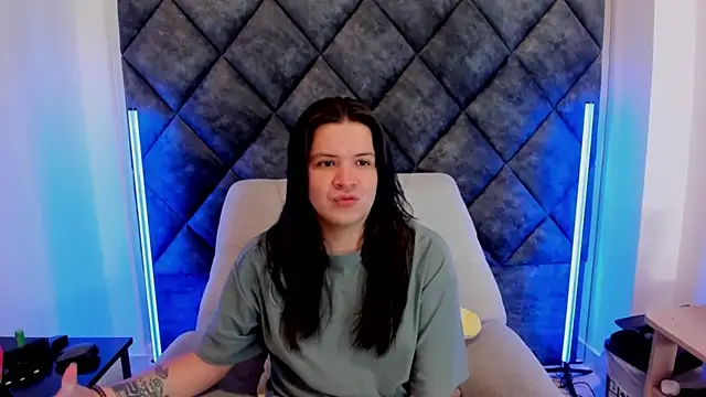 Snapshot of MatthewDavis_ chatting on April 2026 11:17:01 AM MatthewDavis online show from April 2026 11:17:01 AM