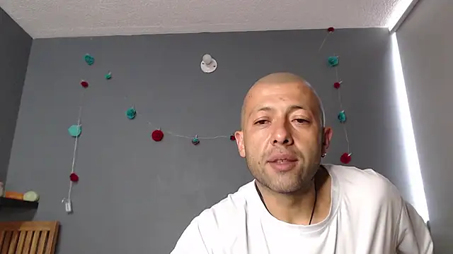 Snapshot of _bonnie_and_clyde chatting on May 2026 08:28:01 PM bonnie and clyde online show from May 2026 08:28:01 PM