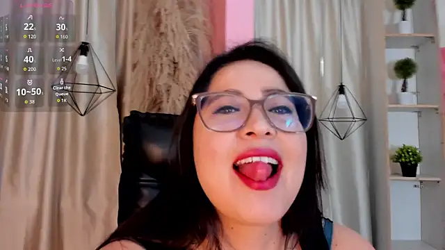 hannabackerr online show from May 2026 11:37:02 AM