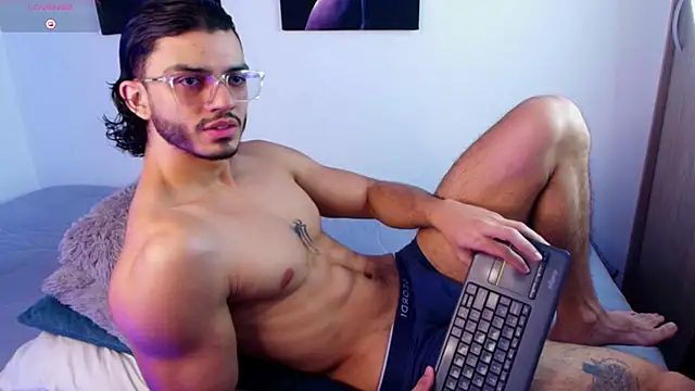 Snapshot of IamAxel03 chatting on June 2026 08:19:02 PM IamAxel03 online show from June 2026 08:19:02 PM