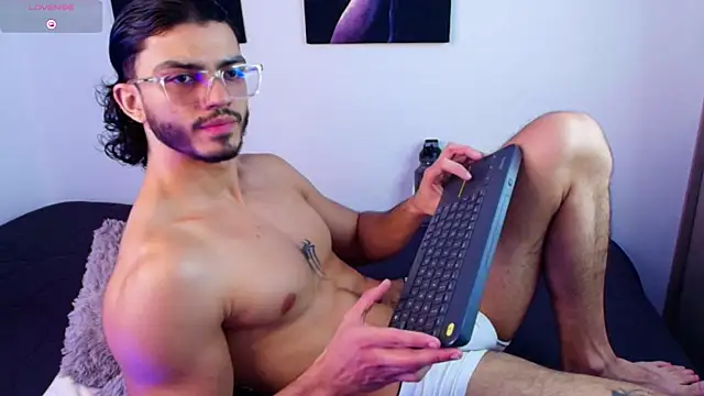 Snapshot of IamAxel03 chatting on July 2026 07:47:02 PM IamAxel03 online show from July 2026 07:47:02 PM