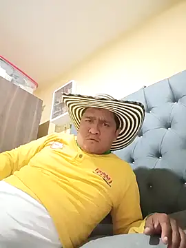 luis20212 online show from April 2026 04:30:01 AM