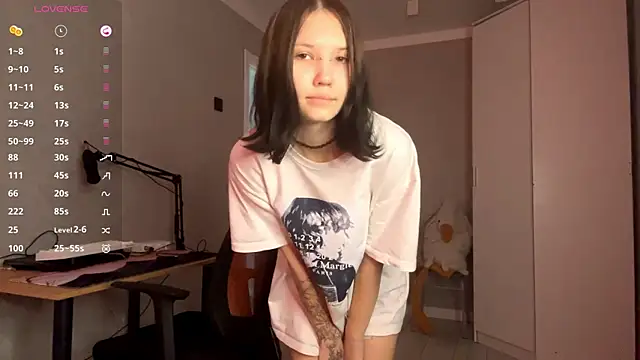 Snapshot of AmeliaMiotii chatting on April 2026 08:07:02 AM AmeliaMiotii online show from April 2026 08:07:02 AM