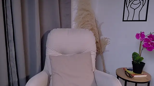 Snapshot of LiaFox_ chatting on April 2026 03:08:02 AM LiaFox online show from April 2026 03:08:02 AM