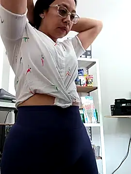 Snapshot of Violeta--7 chatting on April 2026 01:49:01 PM Violeta--7 online show from April 2026 01:49:01 PM