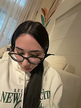 juliacosta online show from May 2026 07:38:01 PM