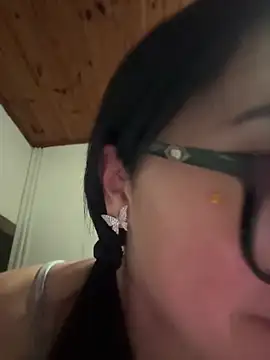 Snapshot of juliacosta chatting on April 2026 07:26:02 AM juliacosta online show from April 2026 07:26:02 AM