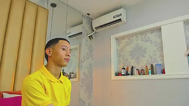 MaicolSmiith  online show from March 2026 09:27:02 PM