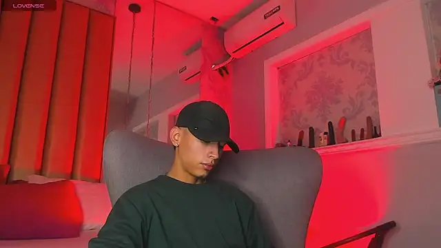 MaicolSmiith  online show from April 2026 01:38:02 PM