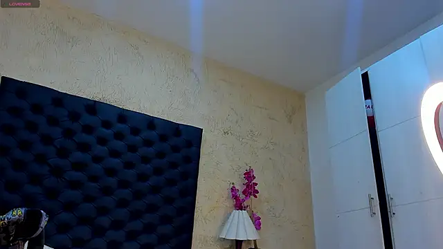 MaicolSmiith  online show from April 2026 06:25:02 PM