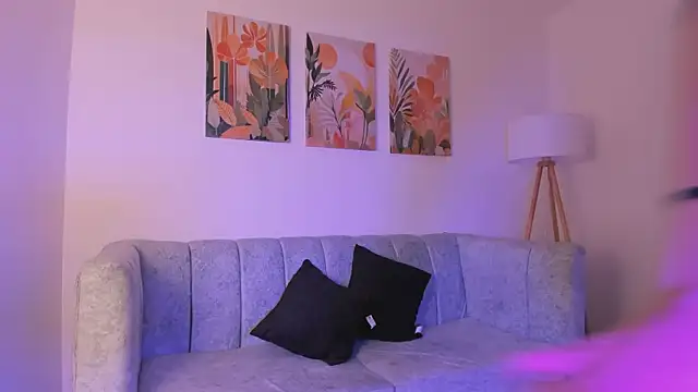 Velvet Noir  online show from April 2026 11:17:01 AM