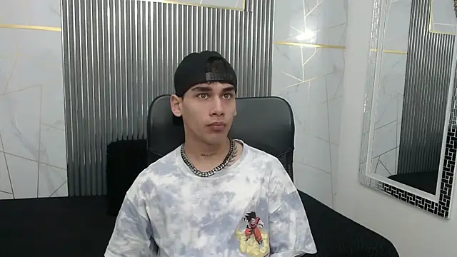 Kitsune 44 online show from April 2026 07:18:01 PM