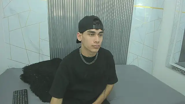 Kitsune 44 online show from April 2026 07:20:02 PM