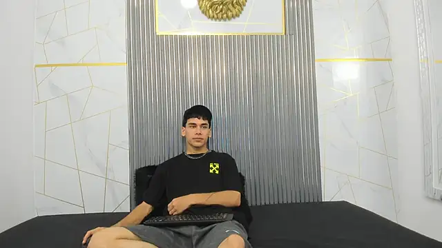 Kitsune 44 online show from March 2026 06:53:01 PM