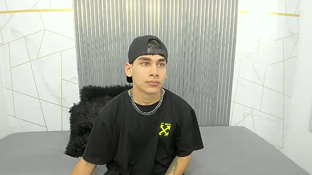 Kitsune 44 online show from April 2026 07:20:02 PM