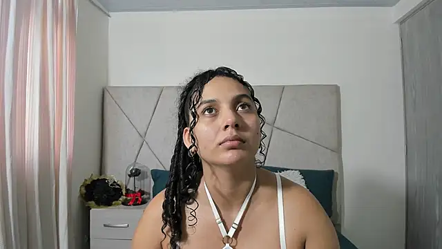 Snapshot of VeraBellucci chatting on April 2026 11:27:01 AM VeraBellucci online show from April 2026 11:27:01 AM