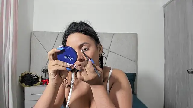 Snapshot of VeraBellucci chatting on April 2026 11:12:02 AM VeraBellucci online show from April 2026 11:12:02 AM